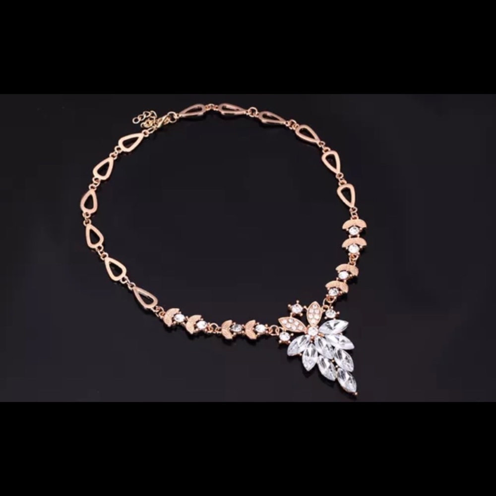 Lovely Rhinestone Necklace set - Picture 4 of 7